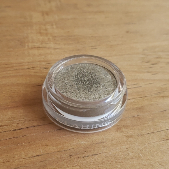 Clarins Ombre Iridescent Eyeshadows Silver Green - Picture 5 of 5